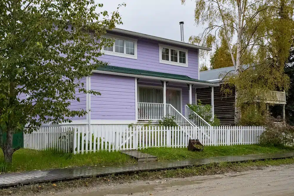view of the outside of an older house with purple siding